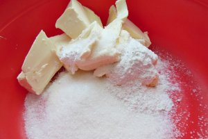 Tarta cu fructe de padure si visine
