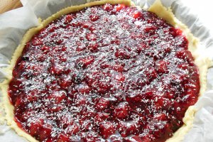 Tarta cu fructe de padure si visine