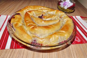 Placinta invartita cu fructe