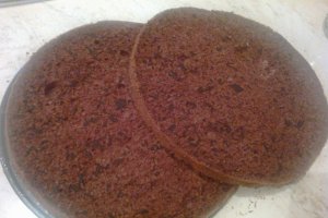Tort cu blat pufos si crema de cacao