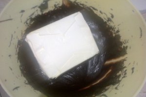 Tort cu blat pufos si crema de cacao