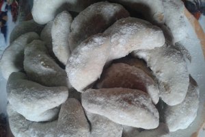 Cornulete vanilate cu nuca si rahat