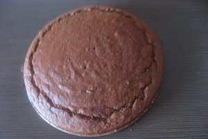 Tort cu ciocolata si capsuni