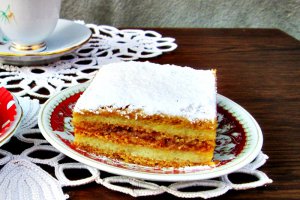 Desert prajitura de post cu foi de zahar ars si crema de gris