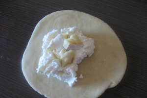 Paine cu usturoi si branza