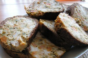 Rulada de carne cu morcov si mazare verde