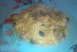 Spaghete cu branza topita