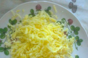 Spaghete  cu carne tocata si cascaval