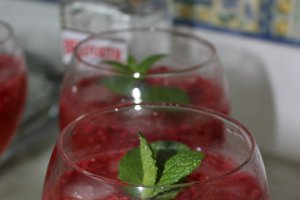 Gin tonic cu fructe de padure