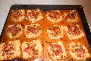 Cosulete cu ceafa de porc si mozzarella