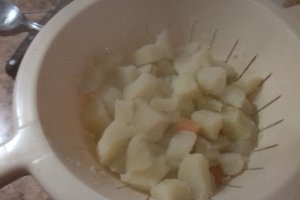 Salata de cartofi cu pastrama de macrou afumat