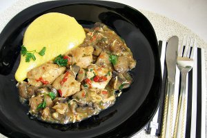 Tocanita de ciuperci cu piept de pui si leurda