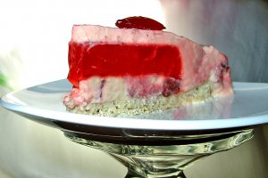 Tort cu iaurt si capsuni