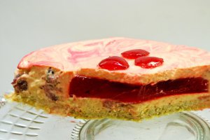 Tort cu iaurt si capsuni