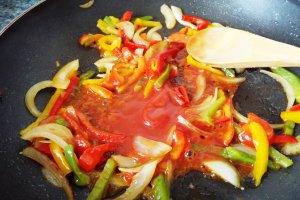 Piperade sau mancare picanta de ardei