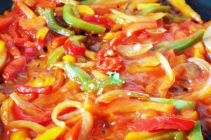 Piperade sau mancare picanta de ardei