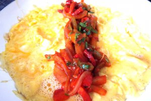 Omleta frantuzeasca cu piperade