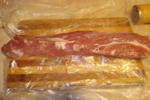Muschiulet de porc umplut cu sunca de casa si legume