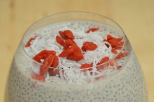 Budinca de chia cu apa de trandafir