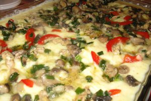 Cartofi gratinati cu ciuperci si pulpe de pui