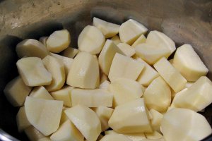 Budinca de cartofi cu carnati