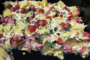 Budinca de cartofi cu carnati