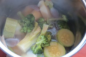 Supa crema de broccoli cu blue cheese