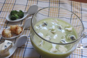 Supa crema de broccoli cu blue cheese