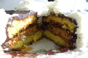 Tort cu crema caramel