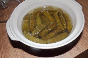 Dolmades(Sarmalute grecesti in foi de vita)