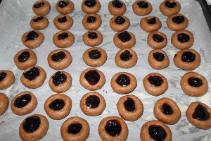 Fursecuri cu dulceata de visine si ciocolata
