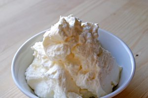 Minitarte cu capsuni, crema de lamaie si frisca (reteta nr. 100)