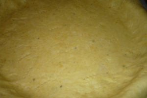 Tarta mediteraneana cu feta si rosii marinate