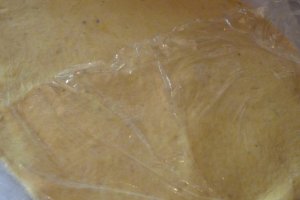 Tarta mediteraneana cu feta si rosii marinate