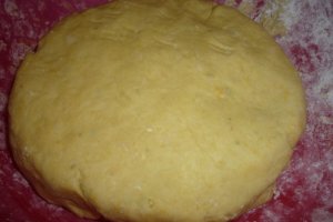 Tarta mediteraneana cu feta si rosii marinate