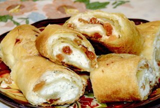 Desert strudel cu branza si stafide