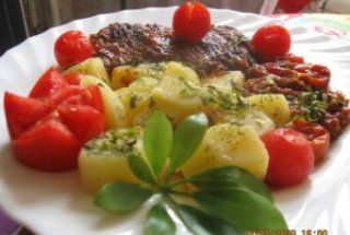 Antricot de vitel cu rosii cherry