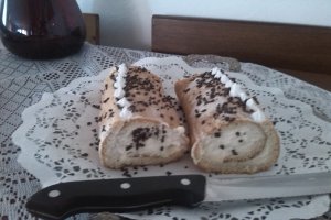 Rulada cu crema de vanilie