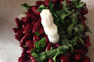 Salata de ton cu fasole rosie