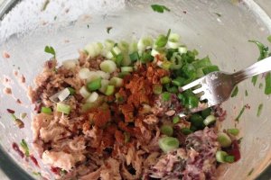 Salata de ton cu fasole rosie