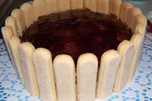 Tort cu ciocolata si visine alcoolizate