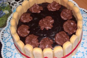 Tort cu ciocolata si visine alcoolizate