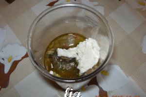 Iepure umplut, servit cu sos