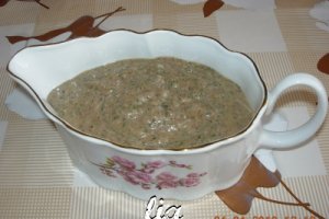 Iepure umplut, servit cu sos