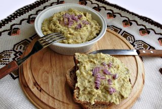 Salata de vinete cu usturoi copt
