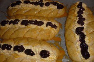 Paine greceasca cu feta si masline
