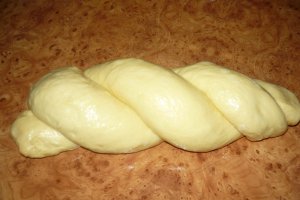 Cozonac cu rahat si stafide