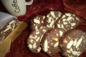 Salam de biscuiţi, reţetă cu fursecuri