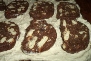 Salam de biscuiţi, reţetă transformata in prajitura