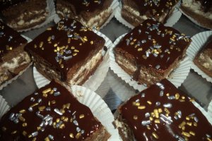 Salam de biscuiţi, reţetă transformata in prajitura